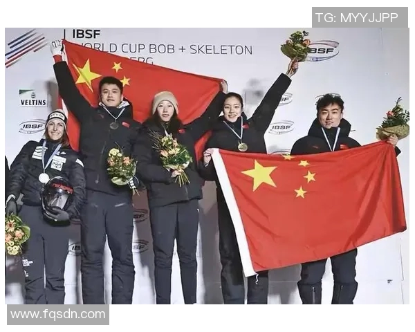 钢架雪车选手全力以赴进行起跑训练提升竞技状态与比赛表现