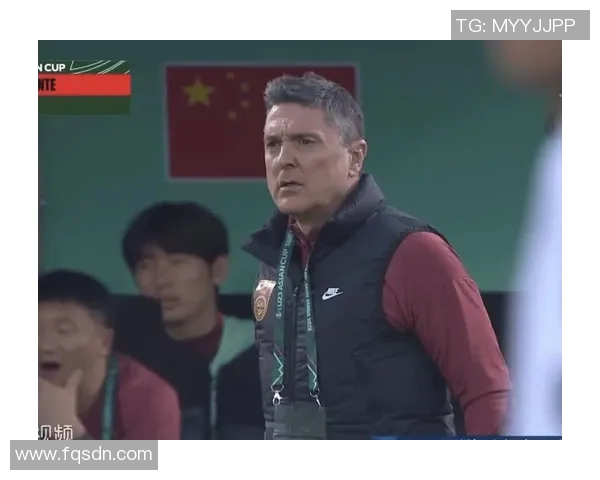 U23亚洲杯鲍世蒙遭封堵引发热议球迷纷纷讨论赛事公平性与裁判判罚标准