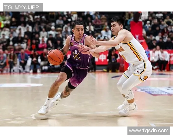 男篮赛事激烈，CBA球队勇夺冠军，球迷欢呼雀跃